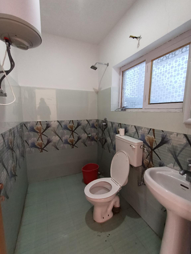 Bathroom 2, Rumi Stay and Cafe, Leh
