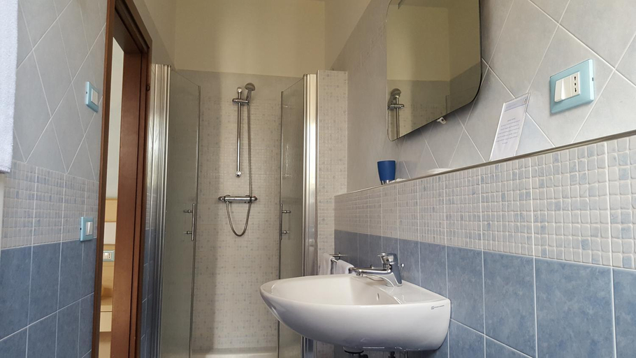 Bathroom 2, B&B ENSILEVA BEACH, Ferrara