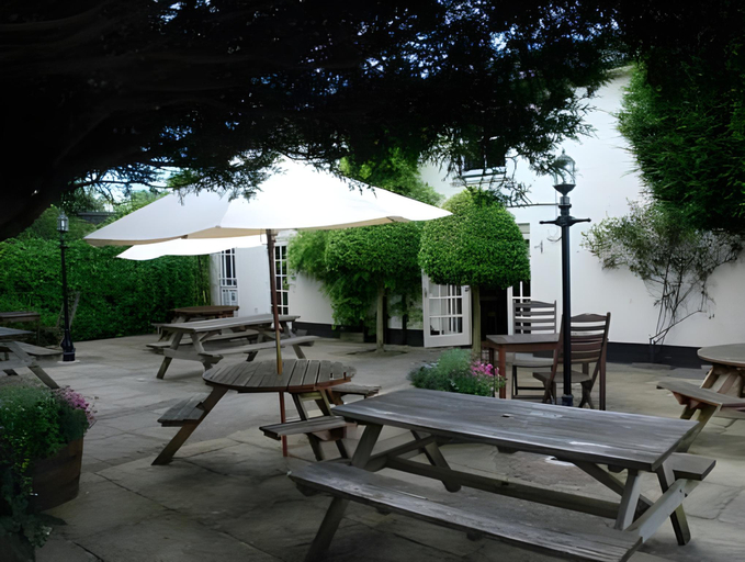 Others 3, The East End Arms, Hampshire