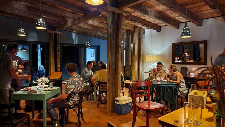 Food & Drinks 5, K10 Lodge, Cautín
