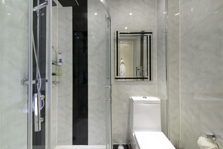 Bathroom, Wallace Apartment, Stirling