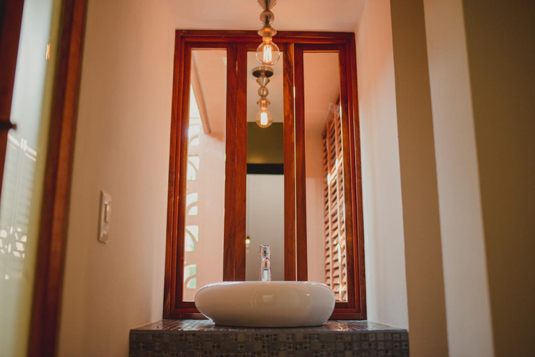Bathroom 2, Casa 5 Bed & Breakfast, Palenque