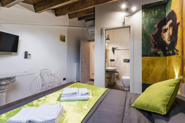 Bedroom 3, Etnaglossa, Catania