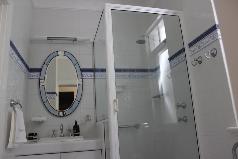 Bathroom 10