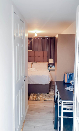 Others 3, Mimi's Private Compact and Cozy Ensuite, Sandwell