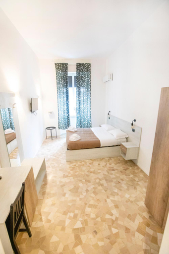Others 4, Hall inn B&B in Center, Napoli