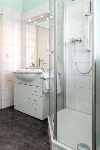 Bathroom 3, Hotel Mozart, Bonn