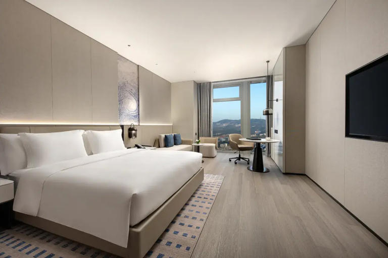Crowne Plaza JINGMEN by IHG Room Type - 1 King Standard
