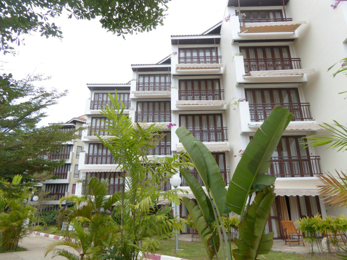 Exterior & Views