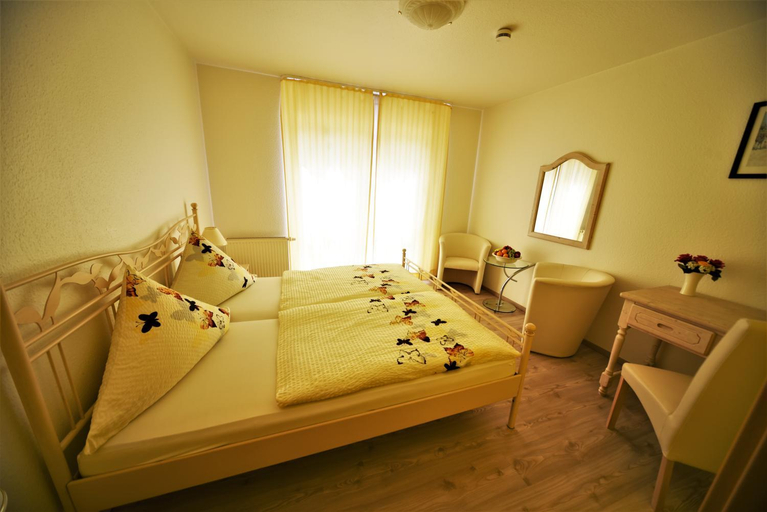 Others 2, Hotel Normandie, Oberhavel