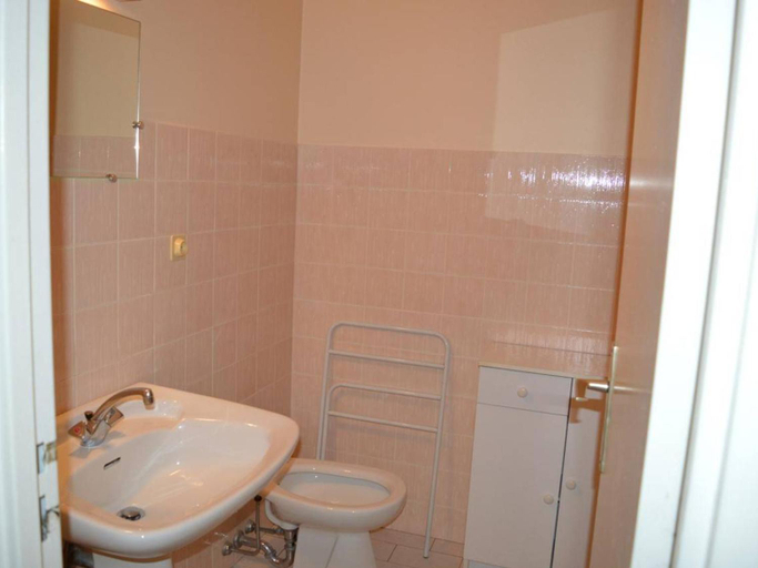 Bathroom 2, Cavalaire : Appartement 2 Pieces, a 300m Plage, Clim, Balcon - FR-1-226B-331, Var