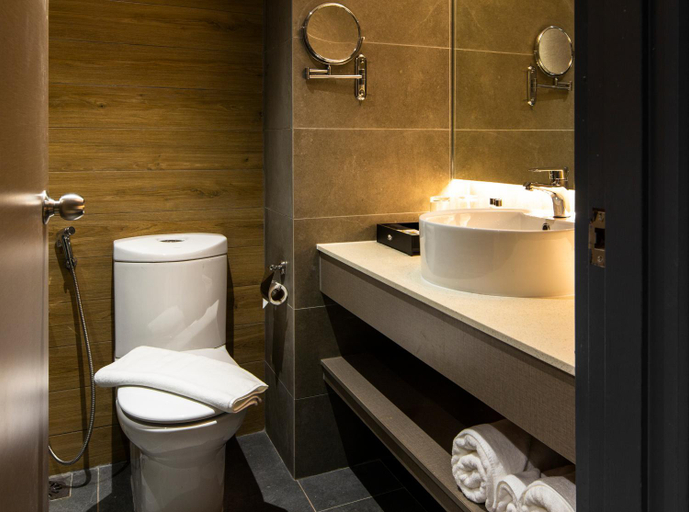 Bathroom 10