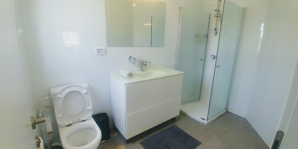 Shower 5, Dizengoff Penthouse Boutique Hostel
