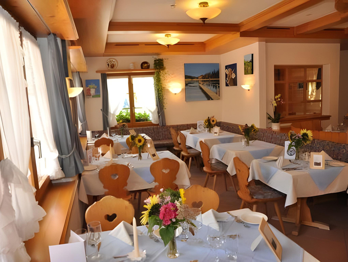 Food & Drinks 4, Alpenland, Saanen