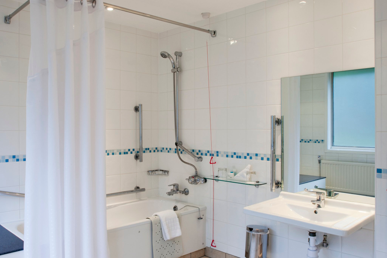 Bathroom 5, Holiday Inn BRISTOL - FILTON by IHG, South Gloucestershire