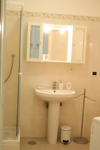 Bathroom 12