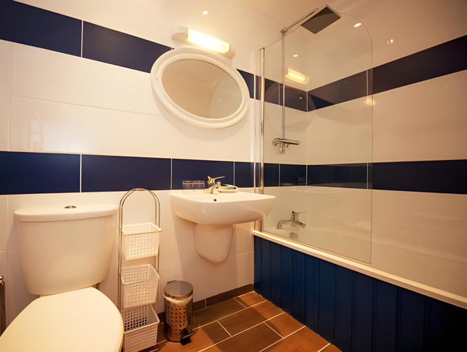 Bathroom 4, MacKays, Argyll and Bute