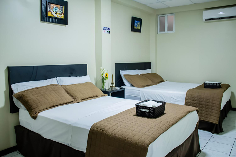 Bedroom 3, Hotel Paris, Machala