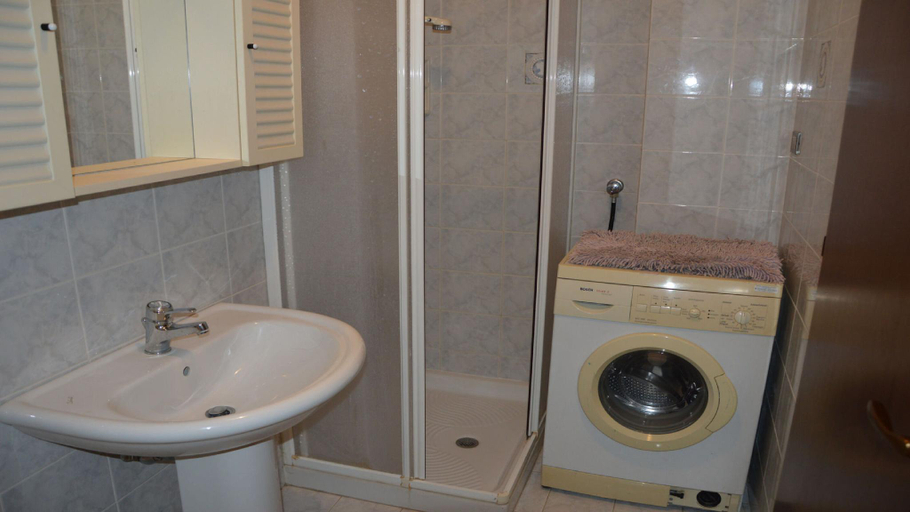 Bathroom 2, Flat only 50m from the beach in Caorle, Venezia
