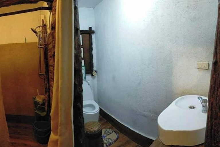 Bathroom 3, Surfer's Villa, San Juan