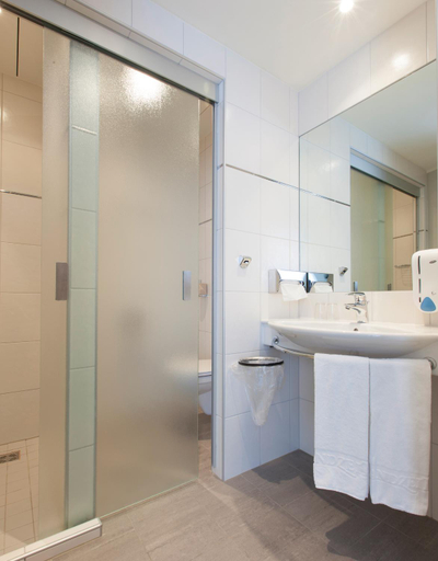 Bathroom, Landzeit Restaurant Voralpenkreuz, Wels Land