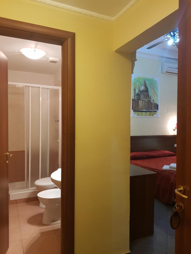 Others 5, B&B Rudy Center, Rome