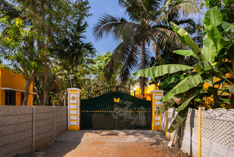 Exterior & Views