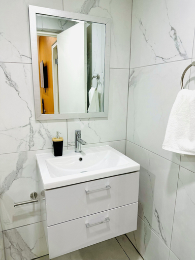 Bathroom 4, Eagle Stays Aruba