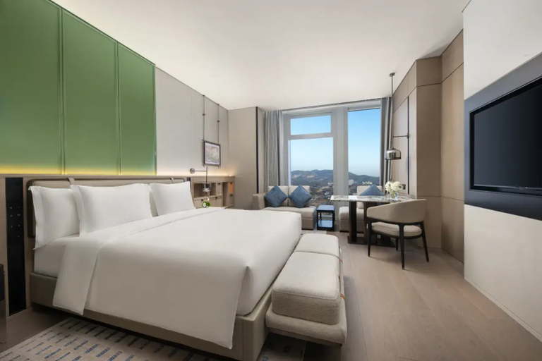 Crowne Plaza JINGMEN by IHG Room Type - 1 King Standard Lounge Access
