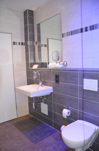 Bathroom 2, Hotel Garni Nordseejuwel, Friesland