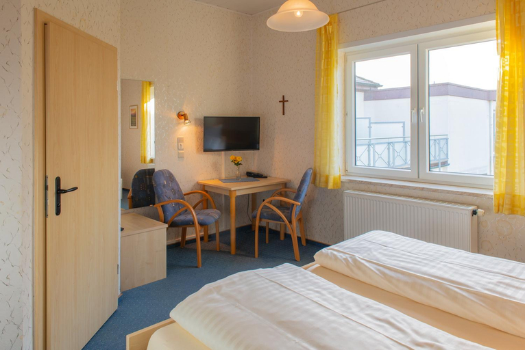 Bedroom 2, Christliche Gastehauser Weinstraße, Neustadt an der Weinstraße