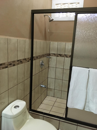 Bathroom 4, Hotel Hacienda El Rodeo, Mora