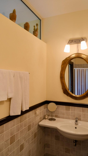 Bathroom 2, TENUTA AGUGLIA, Syracuse