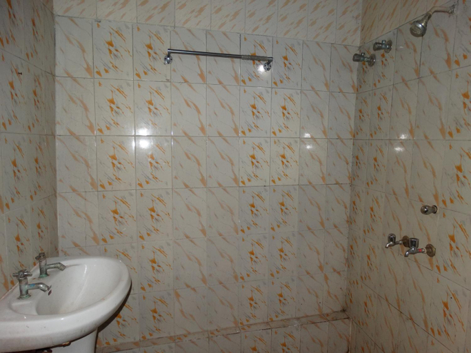Bathroom 2, Goldy Guest House, Varanasi