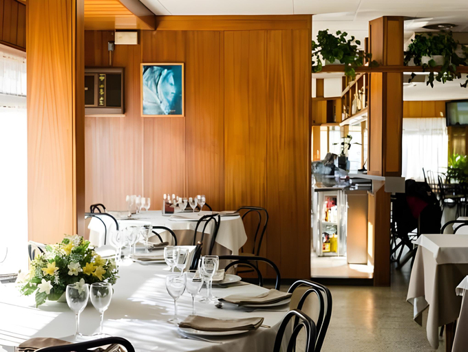Food & Drinks 4, El Pi de Sant Just - Habitacions - Only Bed, Lleida