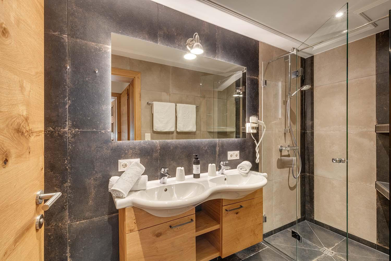 Bathroom 2, Apparthotel Talhof, Restaurant, Pool und Spa, Kufstein