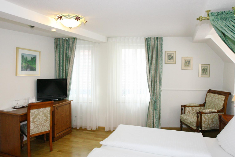 Bedroom 2, Hotel Rathausglockel, Baden-Baden