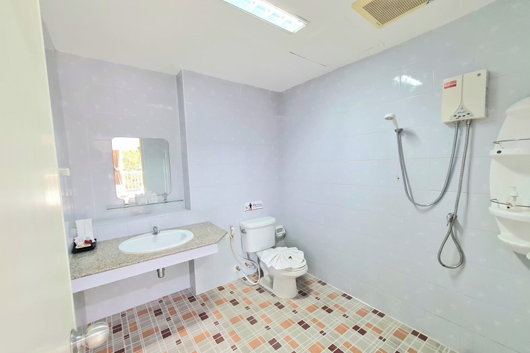 Bathroom 4, Baan Bonsuan Hill Guesthouse, Pulau Phuket