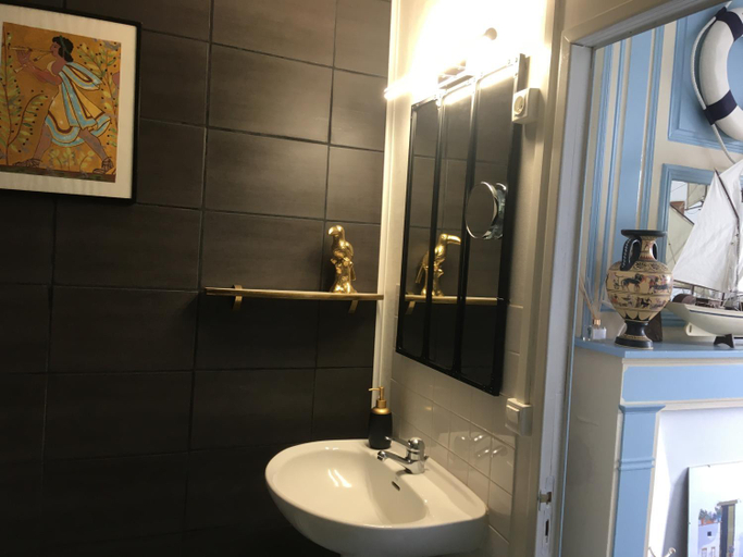 Bathroom 2, Côte Sud, Loir-et-Cher