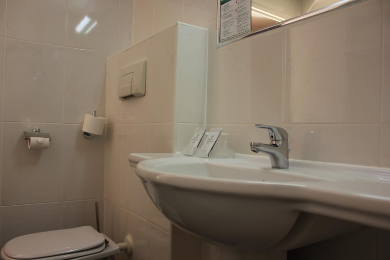 Bathroom 3, Hotel Imperial Paris, Paris