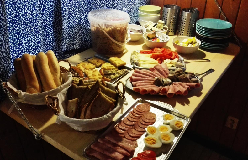 Food & Drinks 3, Chata Mir, Vsetín