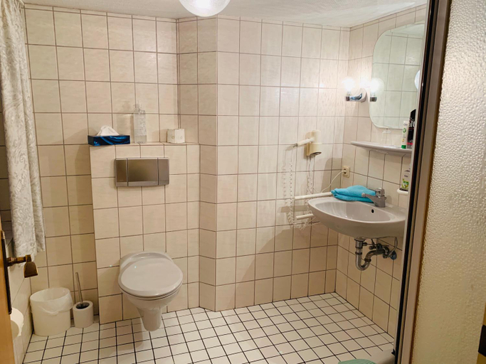 Bathroom 5, Hotel Oberledinger Hof, Leer