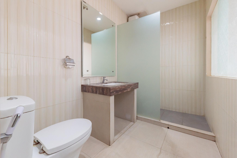 Bathroom 18