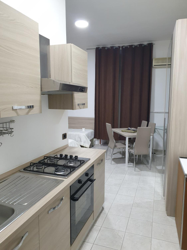 Others 5, Hotel Milano, Napoli
