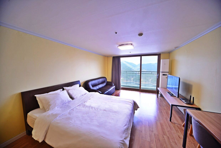 Bedroom 2, VIVACE RESORT, Hadong
