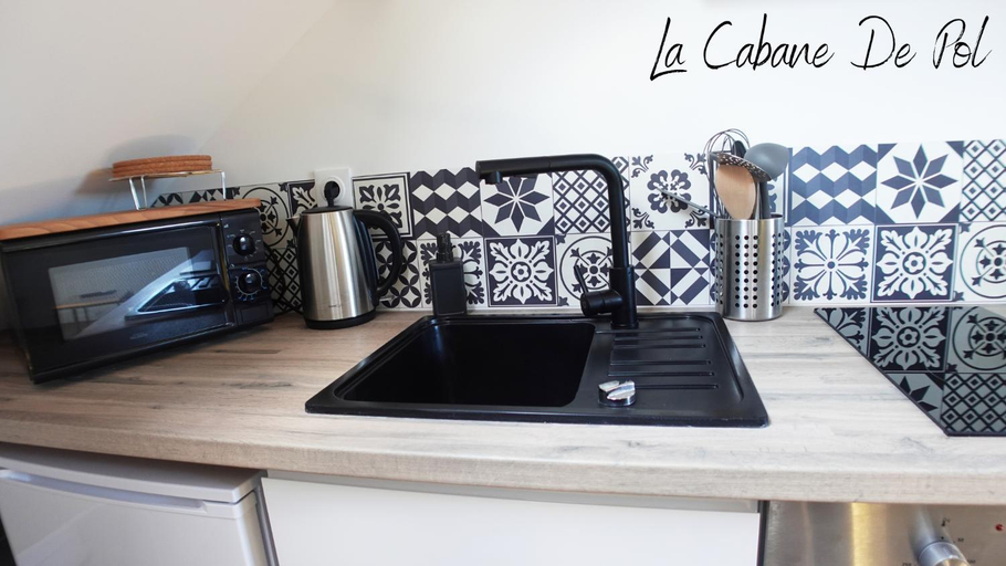 Kitchen 4, La Cabane De Pol, Nord