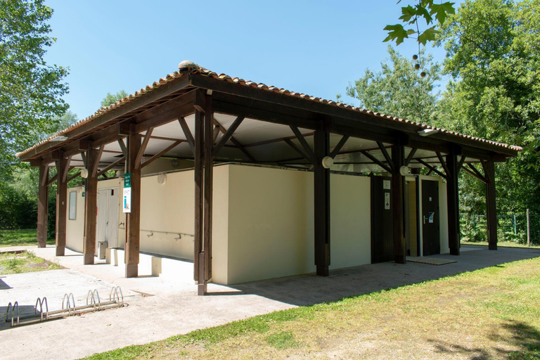 Exterior 8