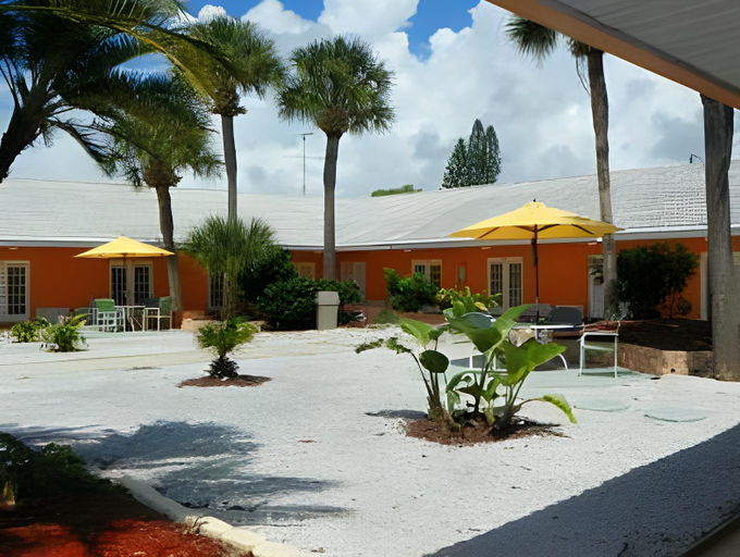 Exterior & Views 1, Island Sun Inn & Suites - Historic Venice & Beach Getaway, Sarasota