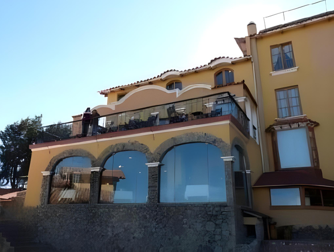 Exterior & Views