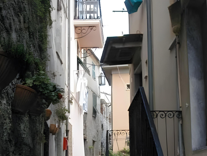 Others 4, Affittacamere La Lanterna, La Spezia